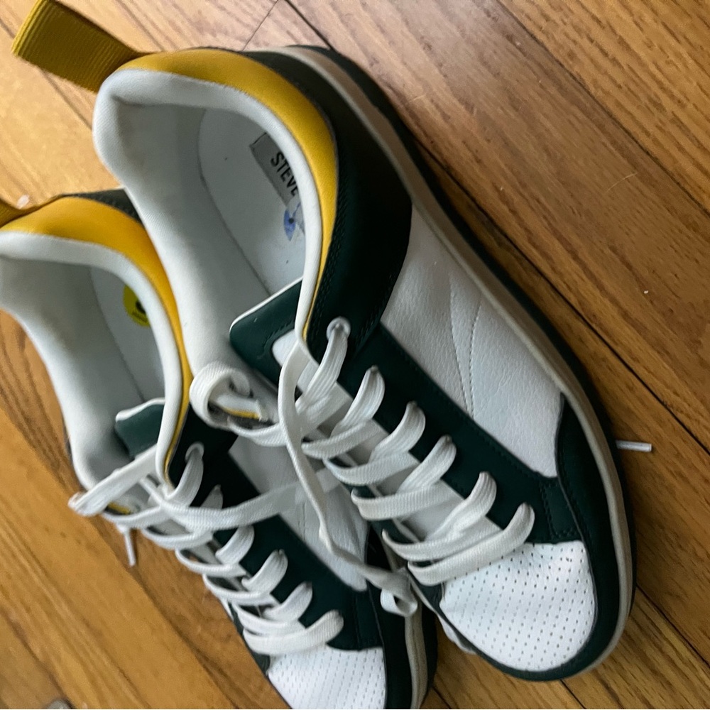 Steve Madden Everlie Sneakers size 9